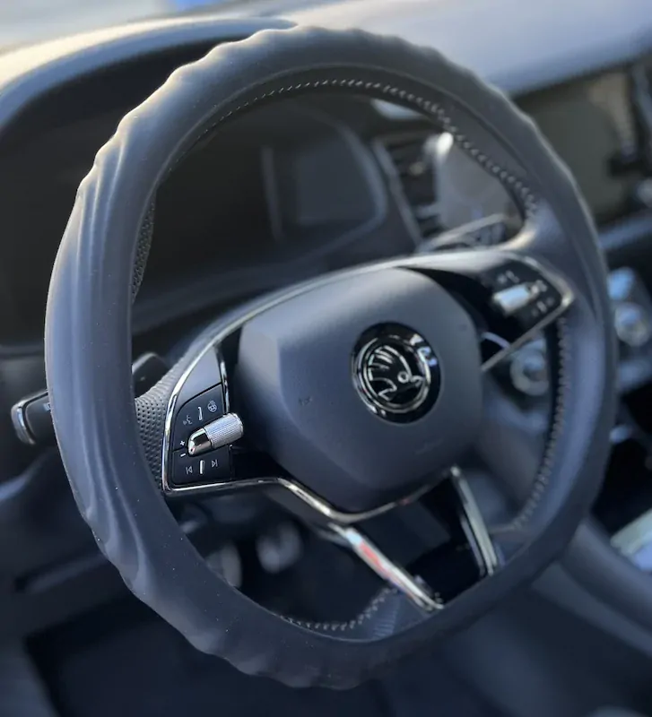 Silikonový potah na volant GARO s vroubky Royal Blue