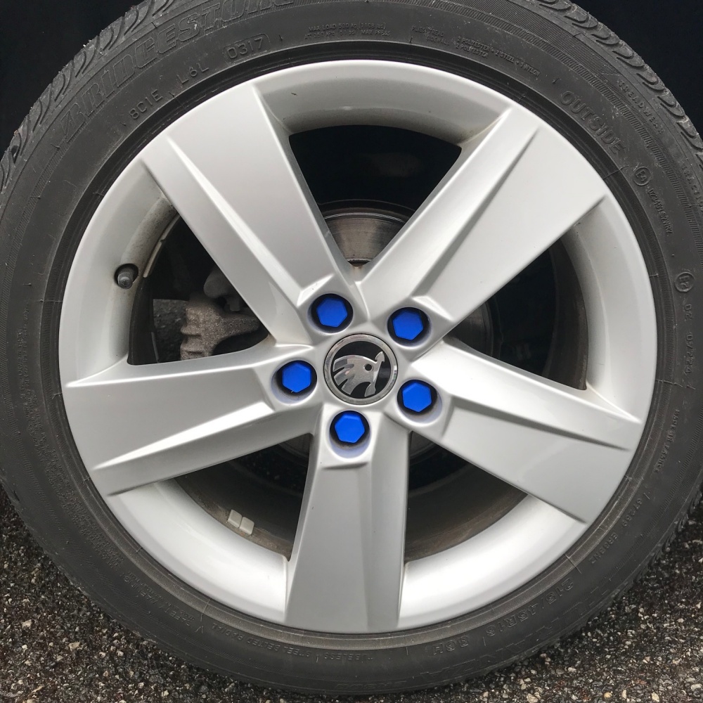 Silikonové krytky šroubů kol 17 mm sada 20 ks MODRÁ