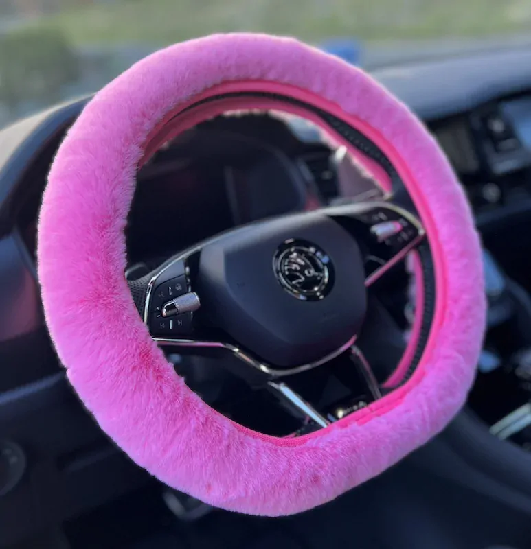 Huňatý růžový potah na volant