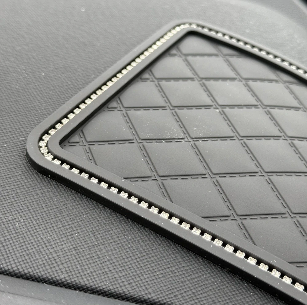 Protiskluzová podložka do auta s diamanty
