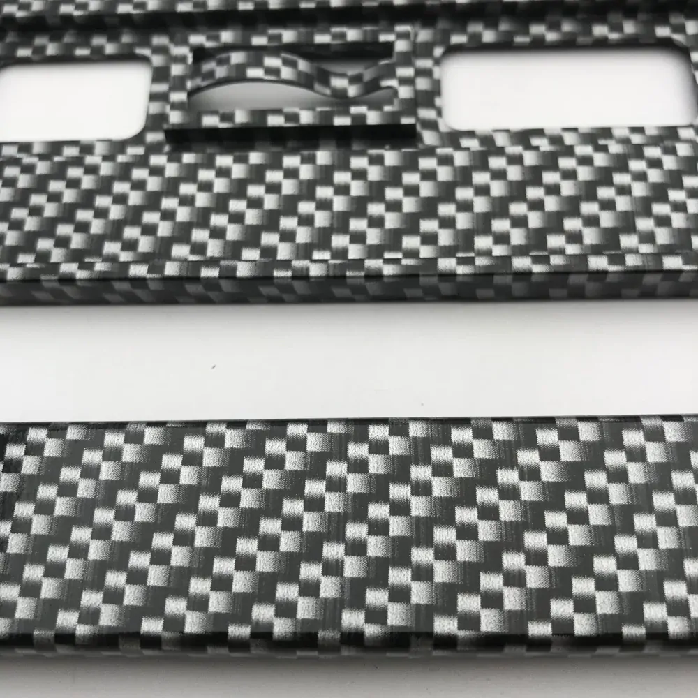 Podložka pod SPZ Carbon