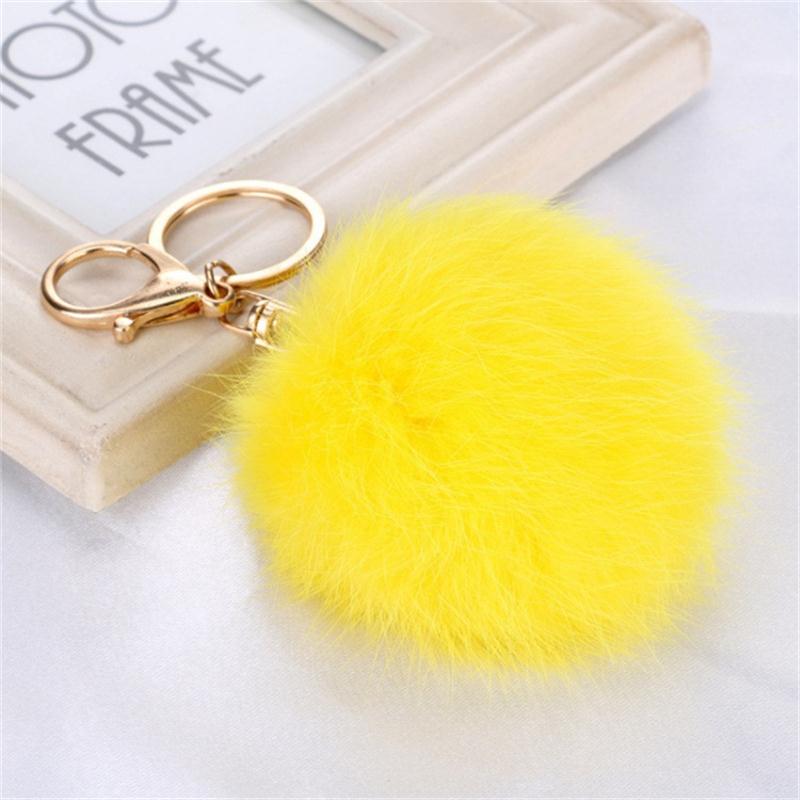 Žlutý chlupatý přívěsek na klíče, kabelku Pom Pom