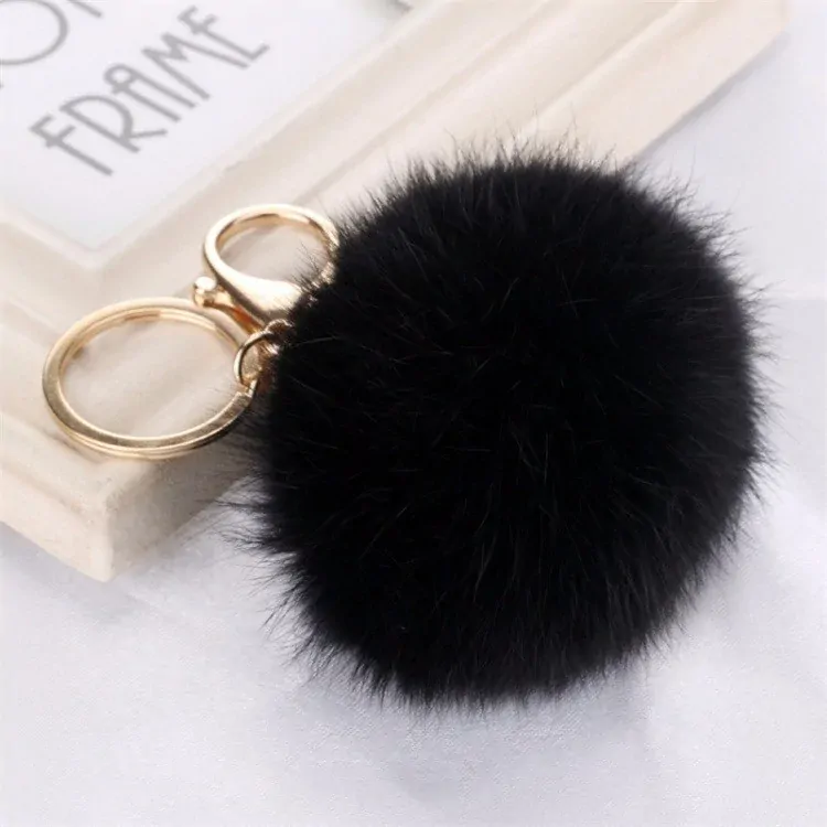 Černý chlupatý přívěsek na klíče, kabelku Pom Pom