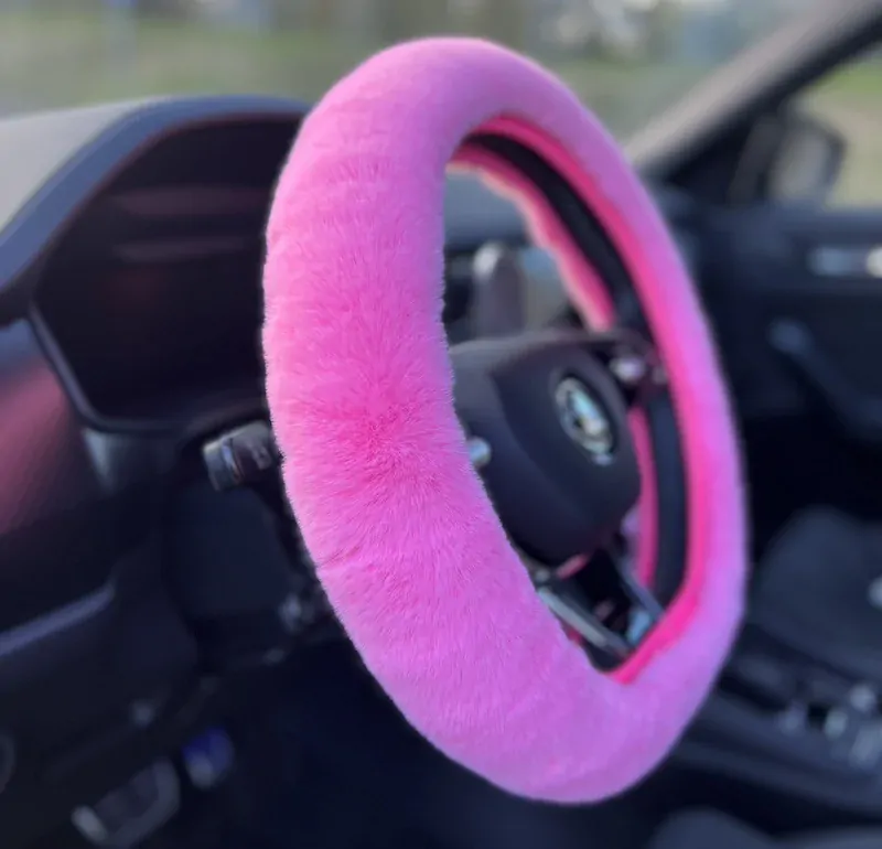 Huňatý růžový potah na volant