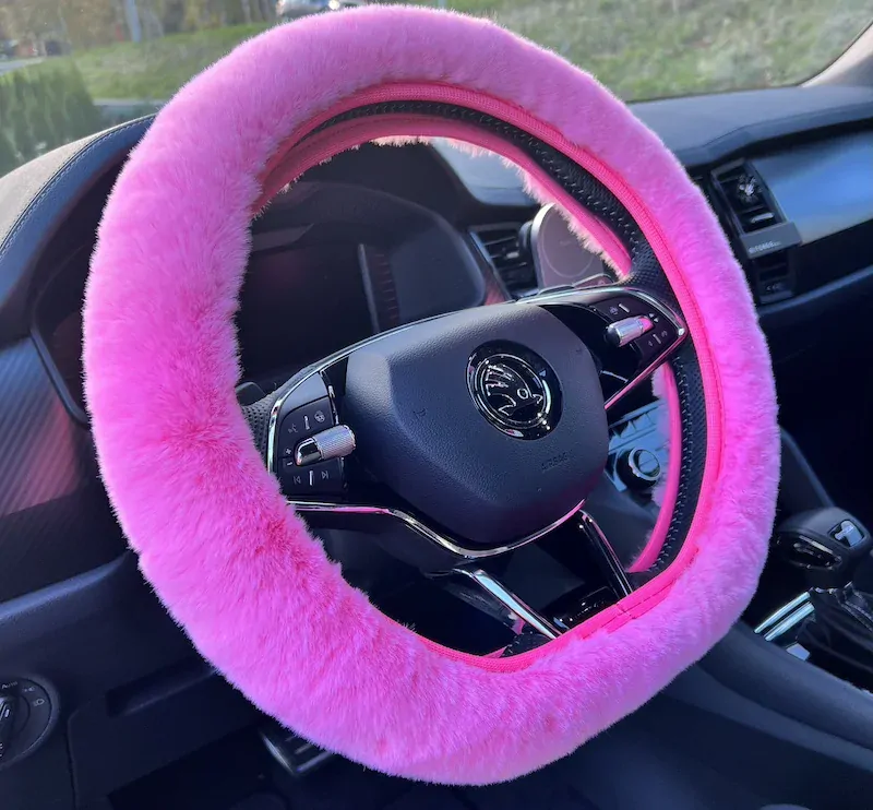 Huňatý růžový potah na volant