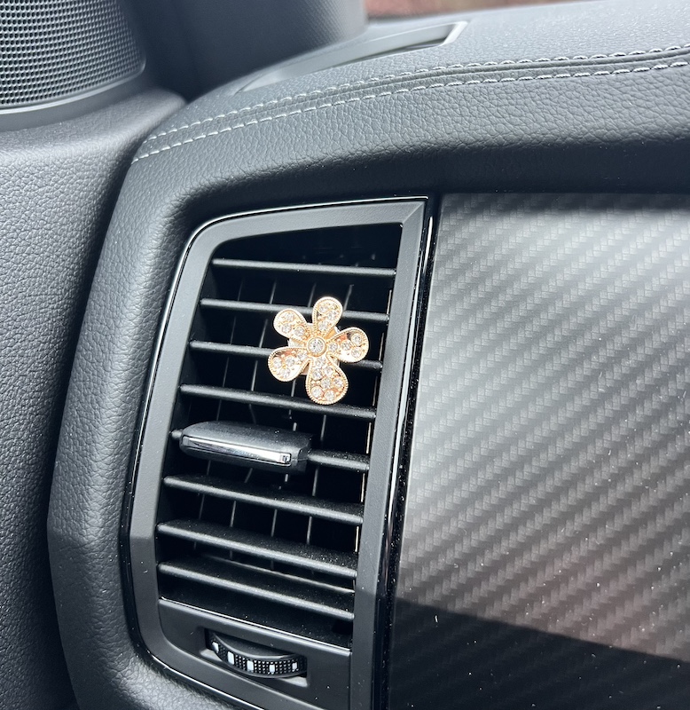 Ozdobná květinka do ventilace