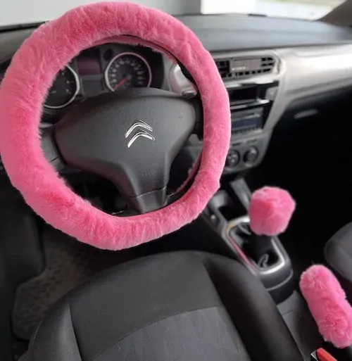 Huňatý růžový potah na volant
